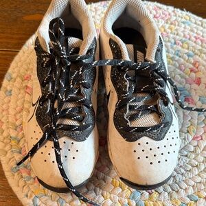 Kids Black and White Nike baseball cleats size 13